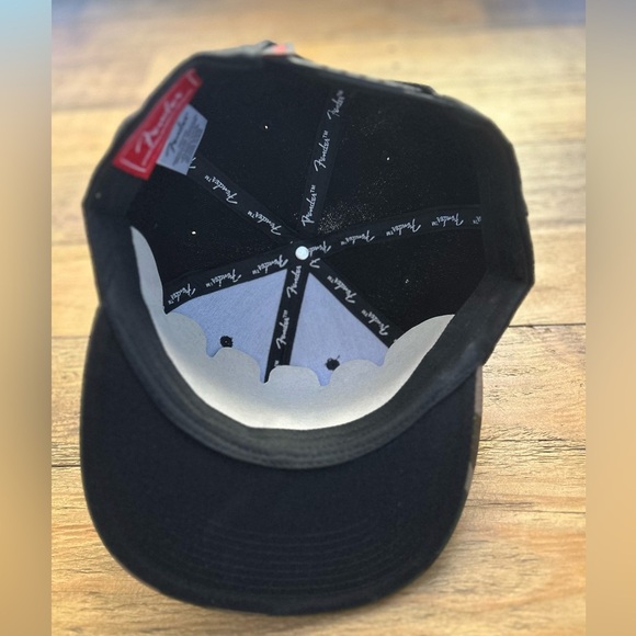 FENDER Black Flatbill Hat with Red Logo and Camouflage Brim Unisex NWT - Picture 6 of 7